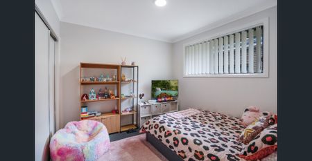 Modern family home in Huntlee - Photo 3