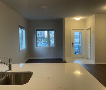 For Lease - 914 Lillian Freiman Private, Barrhaven, Ontario - Photo 3