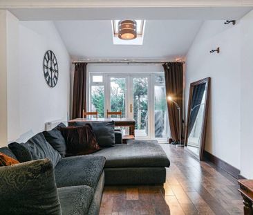 4 bedroom semi-detached house to rent - Photo 3