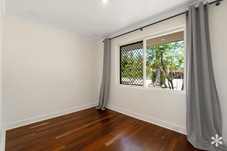 18 Glyndebourne Avenue - Photo 2