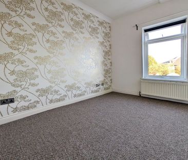 Firgrove Road, SO15 - Photo 3