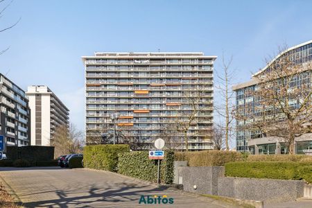 Gerenoveerd tweeslaapkamer appartement met uniek uitzicht - Photo 5