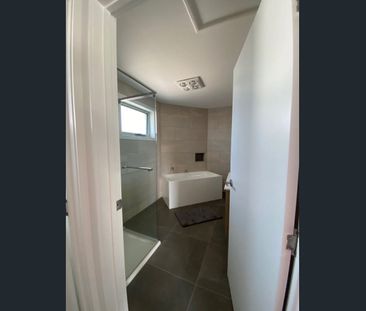 Modern 2 bedroom unit - Photo 4