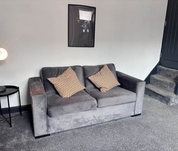 Cross Henley Road, Bramley, Leeds - Photo 2