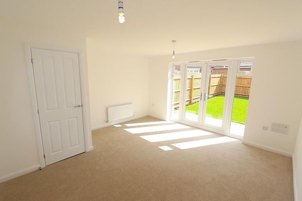 2 bedroom townhouse to rent - Photo 1