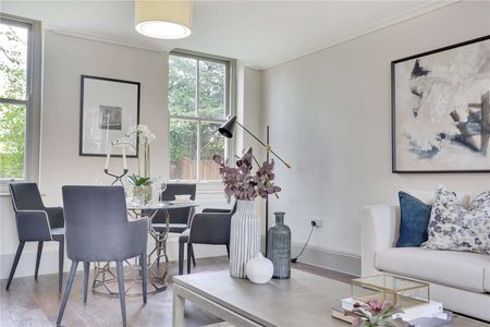 A contemporary 2 bedroom apartment with garden and allocated parking - Photo 2