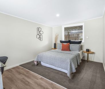 This beautifully renovated 1910s villa combines classic charm with ... - Photo 5