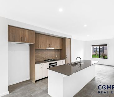 3 Cumin Way, Cranbourne East VIC 3977 - Townhouse For Rent | Domain - Photo 5