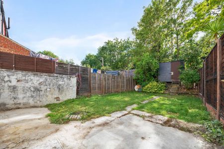 3 bedroom terraced house to rent - Photo 2