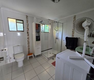 Share furnished house with pool, close to bus & shops - Photo 5