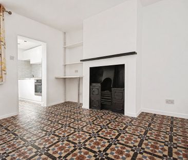 3 bedroom Mid Terraced House to let - Photo 1