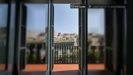 Room in a shared 11-bedroom apartment for rent in Vila de Gràcia, perfect for students and professionals. - Foto 2