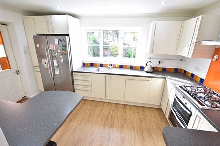 Etonhurst Close Clyst Heath, Exeter - Photo 2