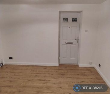 1 bedroom semi-detached house to rent - Photo 5