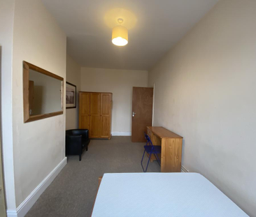 3 bedroom flat to rent - Photo 3