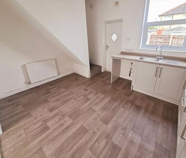 2 bedroom terraced house to rent - Photo 4