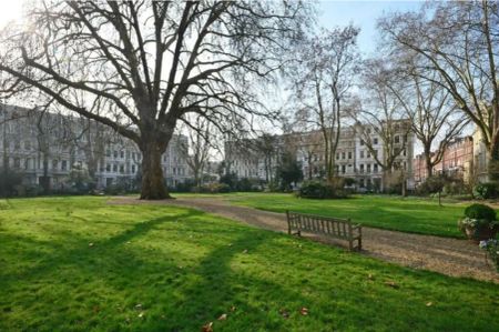 2 bedroom flat in Earls Court - Photo 5