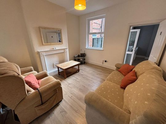 66 Derby Road - 4 Huge Doubles & Student TriangleLoughborough - Photo 1