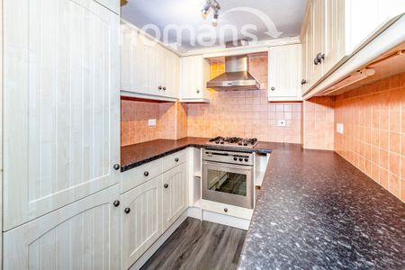 Hall Court, Datchet, SL3 - Photo 5
