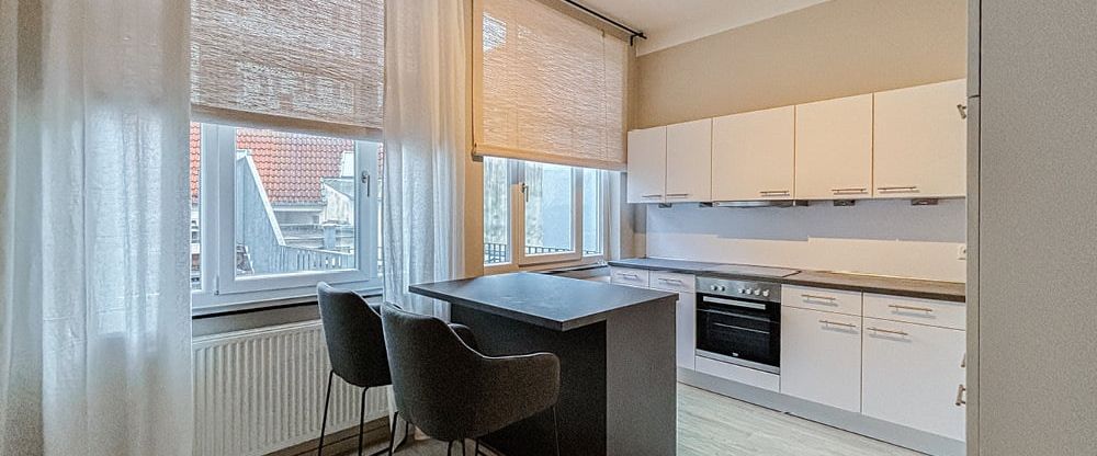 City Wohnen mit Altbauflair: Geräumige 3-Zimmer-Wohnung mit Balkon und zwei Bädern - Photo 1