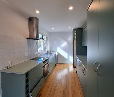 Centrally located 3 bed house in Te Atatu - Photo 4
