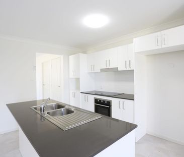 Gorgeous 4 bedroom Home - Photo 4