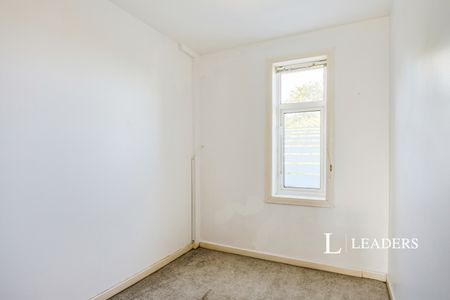 3 bedroom house to rent Wroxham Road, BH12 - Photo 4