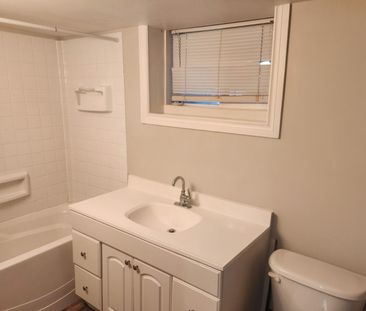 For Lease - 6 Thorncroft Crescent, Ajax, Ontario - Photo 3