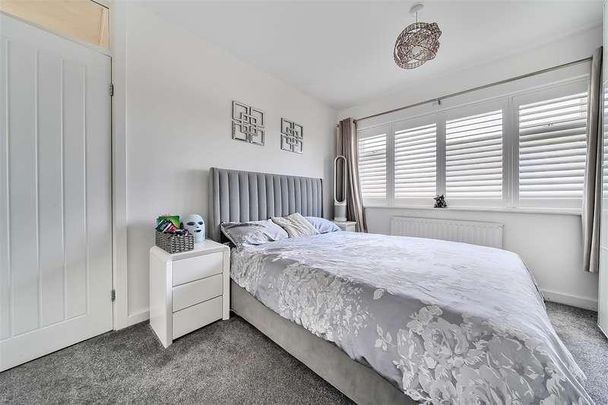 The Avenue, Gosport, PO12 - Photo 1