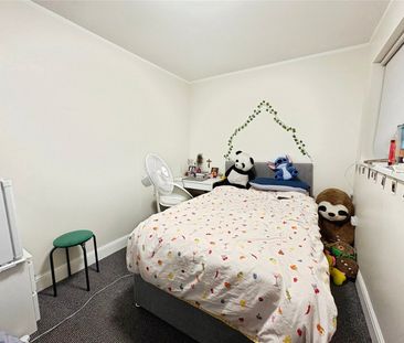 Fairview Avenue, Woking, Surrey, GU22 7NU - Photo 3