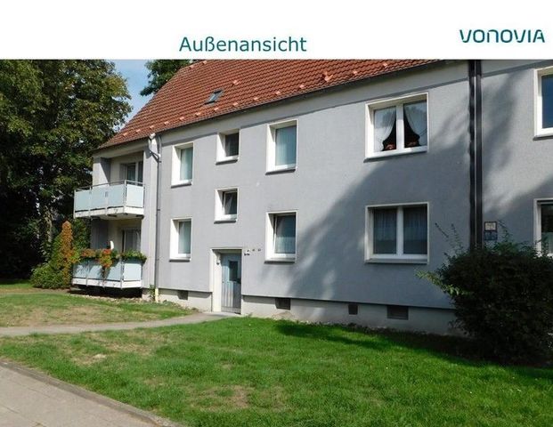 Klein, aber fein: Gemütliche 2,5-Raum DG-Wohnung mit neuem Tageslichtbad! - Photo 1