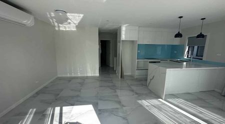 This brand new family home offers: - Photo 2