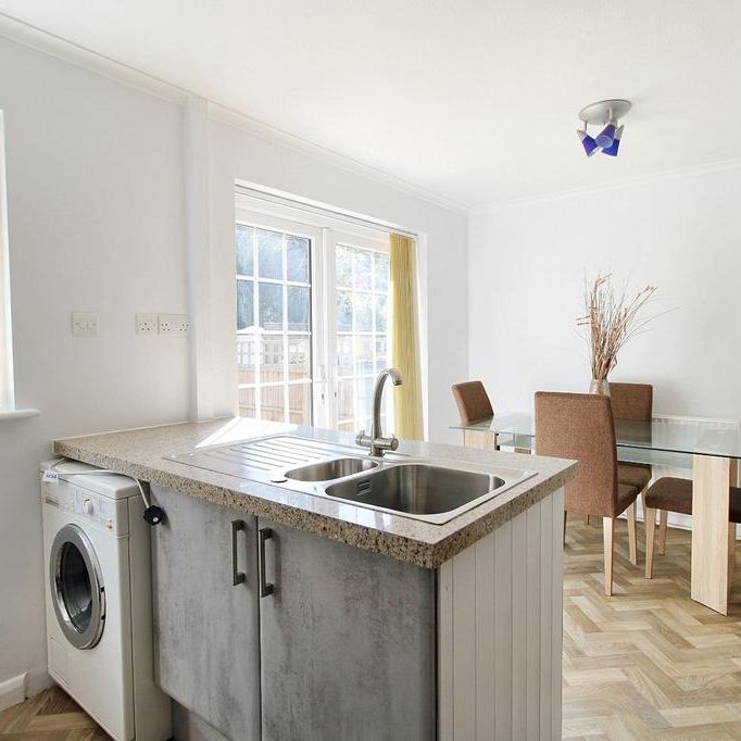 3 bedroom end of terrace house to rent - Photo 1