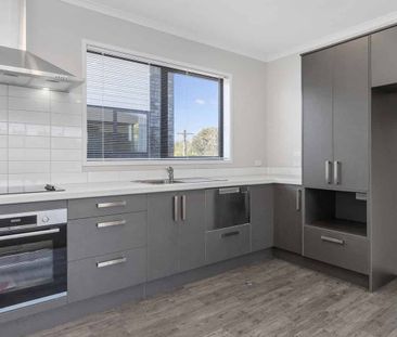 Spacious townhouse, great location! - Photo 4