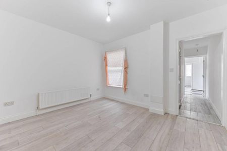 4 bedroom terraced house to rent - Photo 4