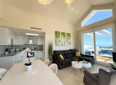 2 bedroom luxury penthouse for rent in Casares, Andalusia - Photo 5