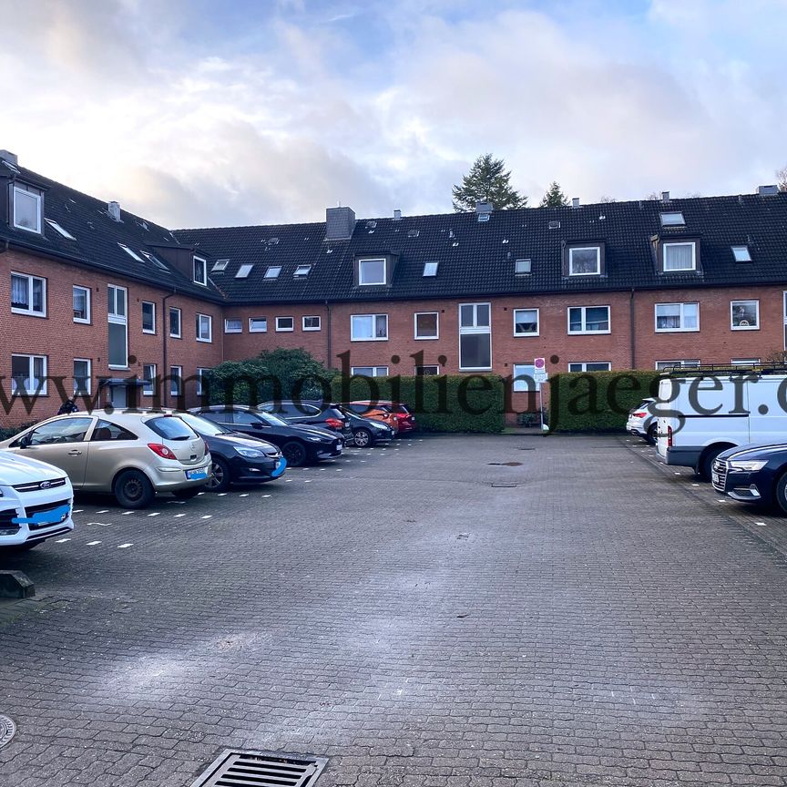 Glashütte - gepflegte Wohnanlage - großzügige Dachwohnung mit Küche, Holzparkett, Wannenbad, 3.OG - Foto 1