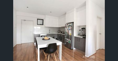 Two Bed Apartment in Brunswick West - Photo 3