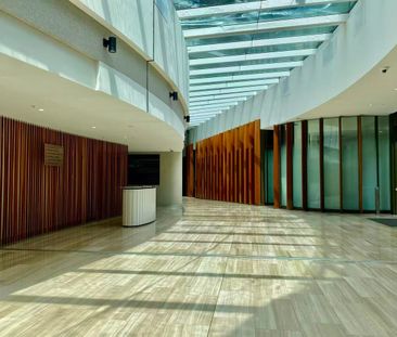 Sunny Two Bedrooms Apartment In Australia Tower - Photo 1