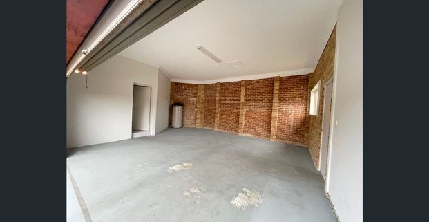 3-Bedroom Villa in Quiet Eastwood Complex - Photo 1