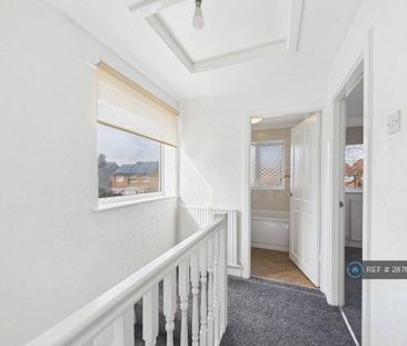 3 bedroom semi-detached house to rent - Photo 4