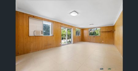 Spacious Carlingford Home with Bonus Multi-Purpose Room - Perfect for Families! - Photo 2