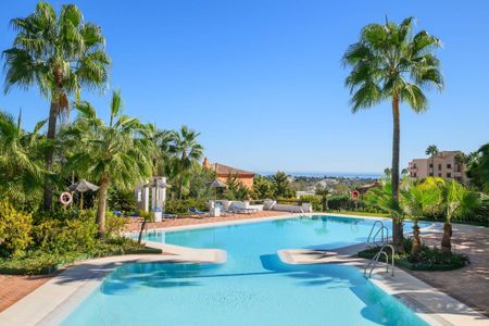 Luxury Flat for rent in Benahavís, Spain - Photo 5