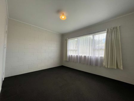 2 Bedroom Flat In Morningside - Photo 3