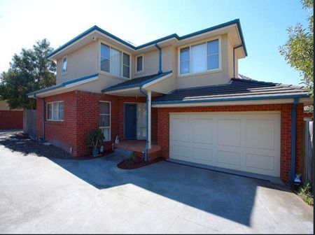 Low-Maintenance Living in a Prime Doncaster East Location - Photo 5