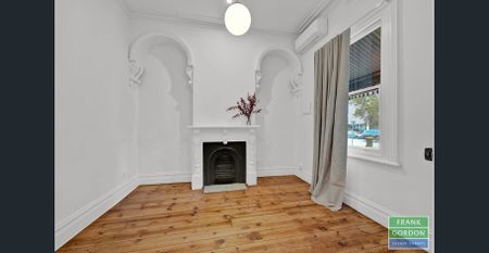 Charming 1-Bedroom House in South Melbourne - Photo 2