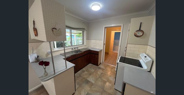 Neat as a pin family home on generous block - Photo 1