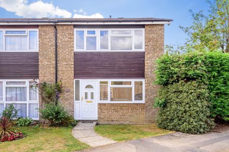 3 bedroom end of terrace house to rent - Photo 2