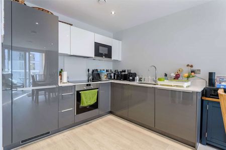 One bedroom apartment close to the train station - Photo 2