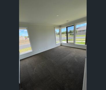 Great 4 Bedroom Family Home in Prime Location - Photo 3